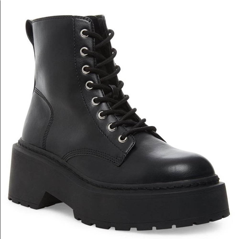Steve Madden platform boots! Only worn once!